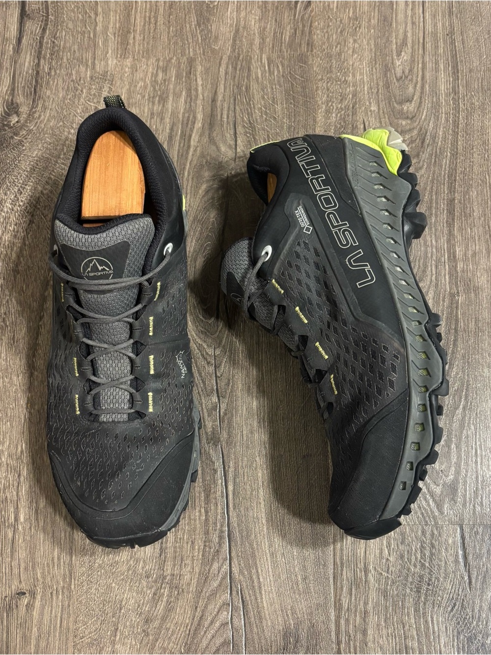 La Sportiva Spire GTX Hiking Shoe - Carbon & Lime Green 2068-C - Men's size 12.5